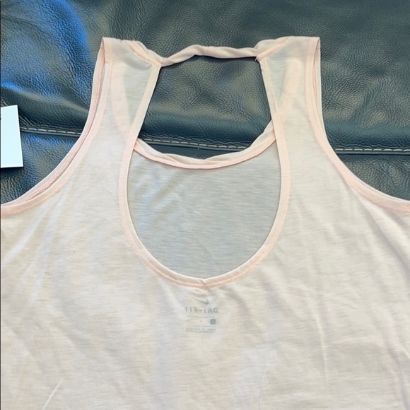 Nike top - Picture 4 of 4